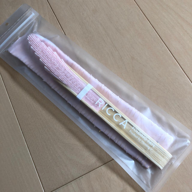 Francfranc(フランフラン)の新品　フランフラン　RICCA 扇子　ケース入り　せんす　 レディースの水着/浴衣(和装小物)の商品写真