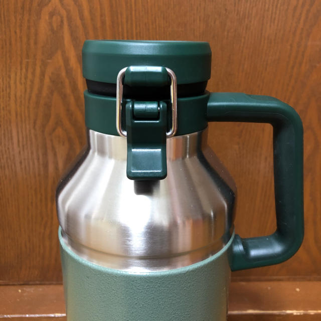 Stanley(スタンレー)の★新品★STANLEY グロウラー 1.9L 緑 GROWLER スタンレー スポーツ/アウトドアのアウトドア(食器)の商品写真