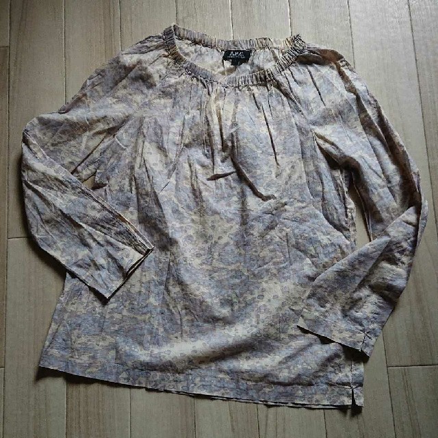 A.P.C(アーペーセー)のUSED／A.P.C. まだら柄プルオーバーブラウスTシャツ レディースのトップス(シャツ/ブラウス(長袖/七分))の商品写真