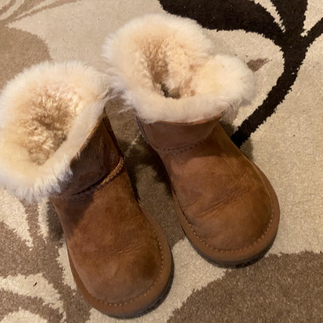 UGG(アグ)のUGG ムートンブーツ ブラウン（15cm） キッズ/ベビー/マタニティのキッズ/ベビー/マタニティ その他(その他)の商品写真