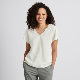 ユニクロ(UNIQLO)のUNIQLO ドレープVネックブラウス(シャツ/ブラウス(半袖/袖なし))