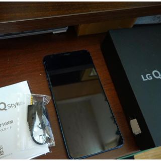 エルジーエレクトロニクス(LG Electronics)のLG Q Stylus メタリックブルー　simフリー(スマートフォン本体)