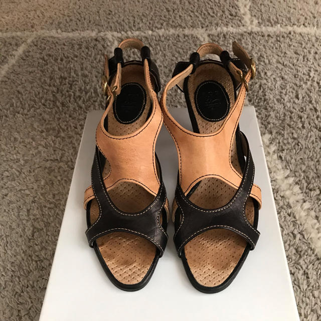 UNITED ARROWS(ユナイテッドアローズ)のPOEバイカラーサンダル、ミモザ様専用 レディースの靴/シューズ(サンダル)の商品写真