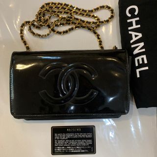 シャネル(CHANEL)のシャネル　ココマーク　黒エナメル　チェーンウォレット(財布)