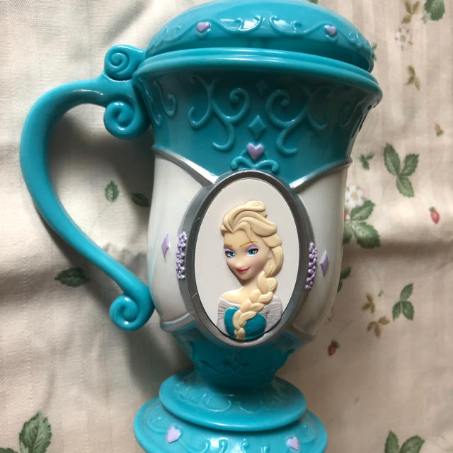 Disney(ディズニー)のアナと雪の女王　　かき氷ケース　　アナ雪　ディズニーオンアイス　美品 エンタメ/ホビーのおもちゃ/ぬいぐるみ(キャラクターグッズ)の商品写真