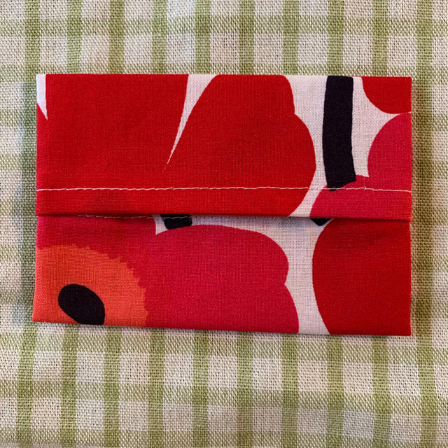 marimekko(マリメッコ)のマリメッコ　ミニウニッコ赤　小さいサイズポケットティッシュケース ハンドメイドのファッション小物(その他)の商品写真