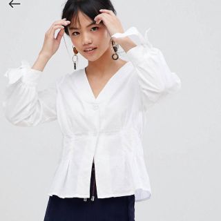 エイソス(asos)のVERO MODAホワイトブラウスシャツ新品(シャツ/ブラウス(長袖/七分))