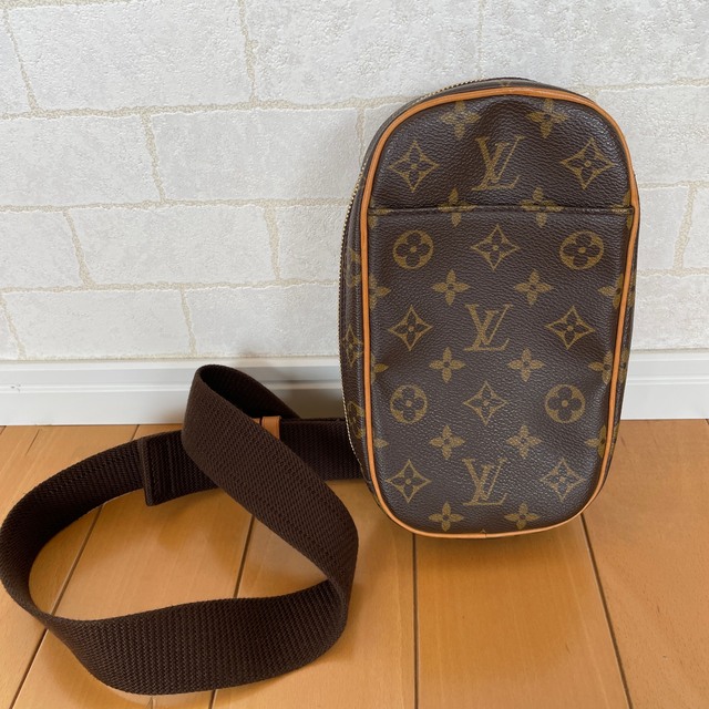 最新のデザイン LOUIS ヴィトン ポシェットガンジュ - VUITTON ボディ