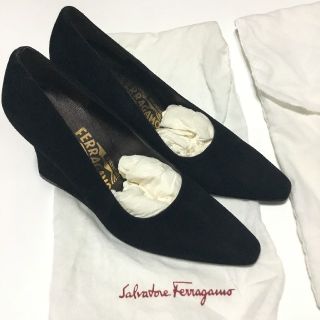 サルヴァトーレフェラガモ(Salvatore Ferragamo)の未使用 サルヴァトーレ フェラガモ スウェード 靴 FLORENCE ブラック(ハイヒール/パンプス)