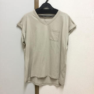 袖折り返し胸ポケットＶネックTシャツ ベージュLL(Tシャツ(半袖/袖なし))