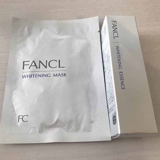 FANCL(ファンケル)のFANCL 新品未開封☆ホワイトニングエッセンス美白美容液　おまけパック付 コスメ/美容のスキンケア/基礎化粧品(美容液)の商品写真