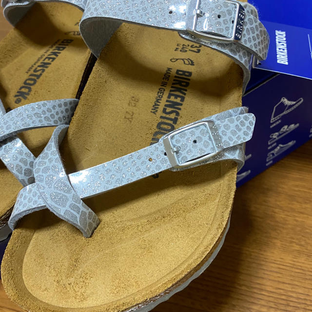 BIRKENSTOCK(ビルケンシュトック)の新品ビルケンシュトック　マヤリ　マジックスネークシルバー レディースの靴/シューズ(サンダル)の商品写真