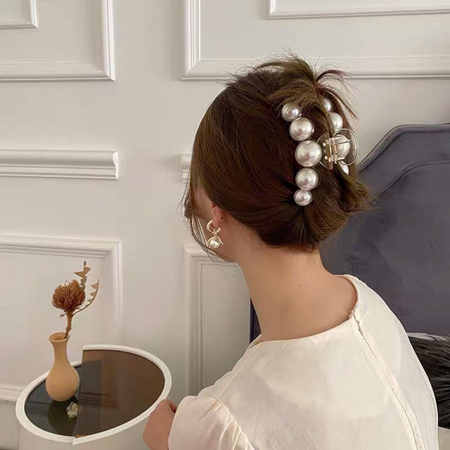 Ameri VINTAGE(アメリヴィンテージ)のパールヘアクリップ レディースのヘアアクセサリー(バレッタ/ヘアクリップ)の商品写真