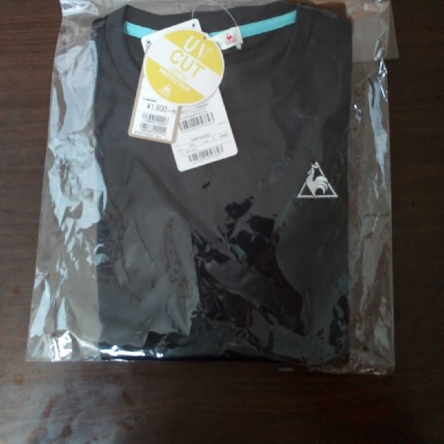 le coq sportif(ルコックスポルティフ)のルコックスポルティフ　花柄Tシャツ＋黒　サイズＬ　 レディースのトップス(Tシャツ(半袖/袖なし))の商品写真