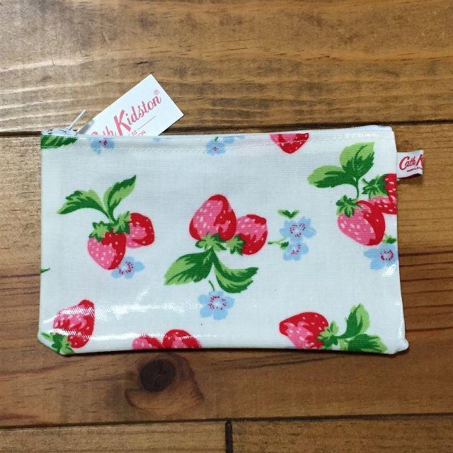 Cath Kidston(キャスキッドソン)の新品 キャスキッドソン ジップパース ミニストロベリーホワイト レディースのファッション小物(ポーチ)の商品写真