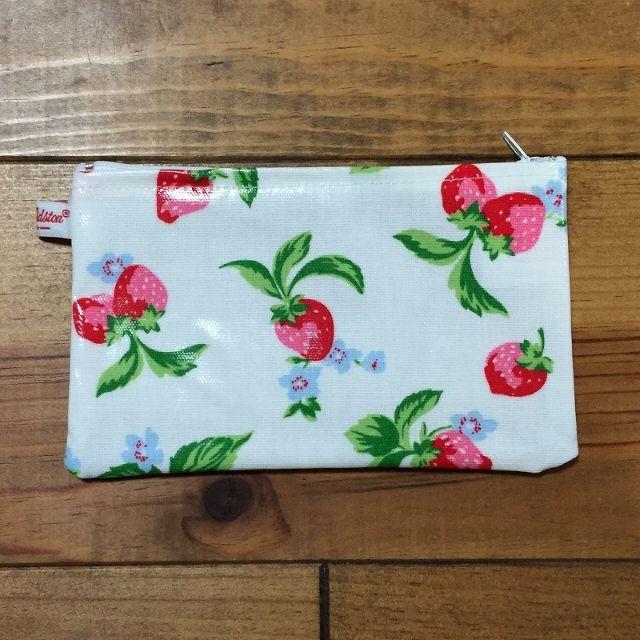 Cath Kidston(キャスキッドソン)の新品 キャスキッドソン ジップパース ミニストロベリーホワイト レディースのファッション小物(ポーチ)の商品写真