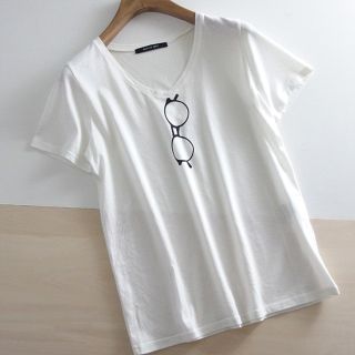 メイソングレイ(MAYSON GREY)の春夏　⚫メイゾングレイ●　VネックTシャツ　２　♪オフ白系　匿名配送(Tシャツ(半袖/袖なし))