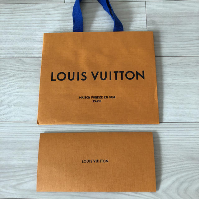 LOUIS VUITTON(ルイヴィトン)のルイヴィトン 紙袋 ショップ袋　明細入れ　2点 レディースのバッグ(ショップ袋)の商品写真