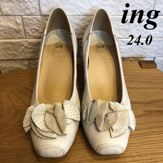 ing(イング)のing パンプス　24cm  白　ホワイト　ヒール低め レディースの靴/シューズ(ハイヒール/パンプス)の商品写真