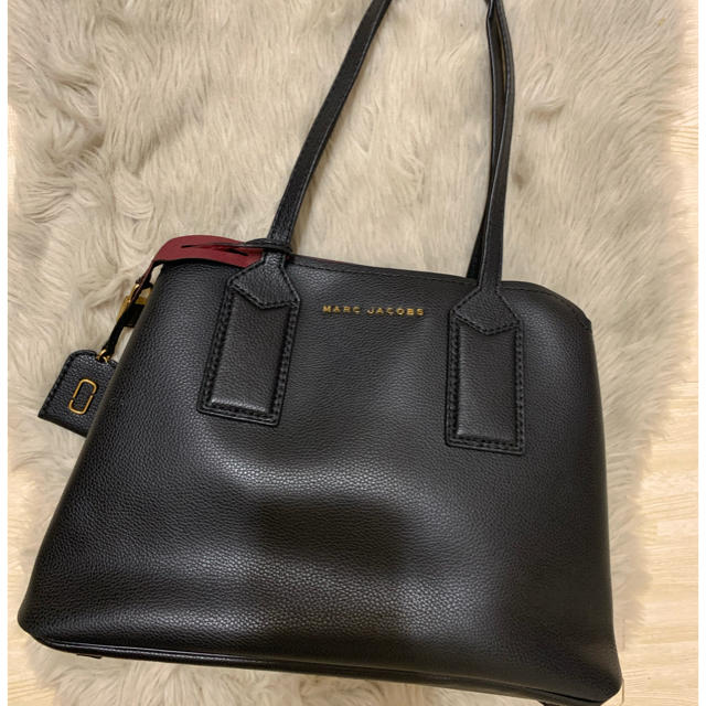 MARC JACOBS(マークジェイコブス)のマークジェイコブス　トートバッグ　A4サイズ収納可 レディースのバッグ(トートバッグ)の商品写真