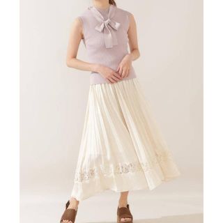 ジルバイジルスチュアート(JILL by JILLSTUART)のジルスチュアート　ロングプリーツスカート　白　レース(ロングスカート)