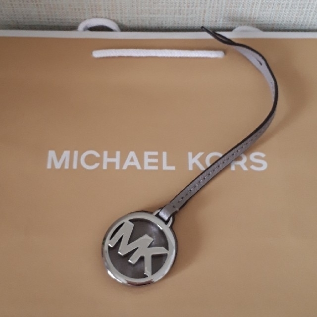 Michael Kors(マイケルコース)の◆未使用品◆MICHAEL KORS　チャーム＊ レディースのファッション小物(キーホルダー)の商品写真