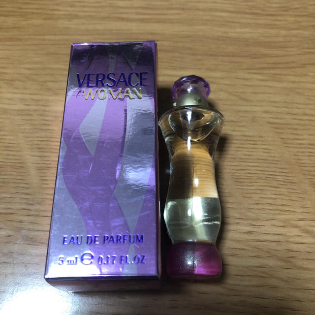 VERSACE(ヴェルサーチ)のヴェルサーチ香水　ウーマン コスメ/美容の香水(香水(女性用))の商品写真