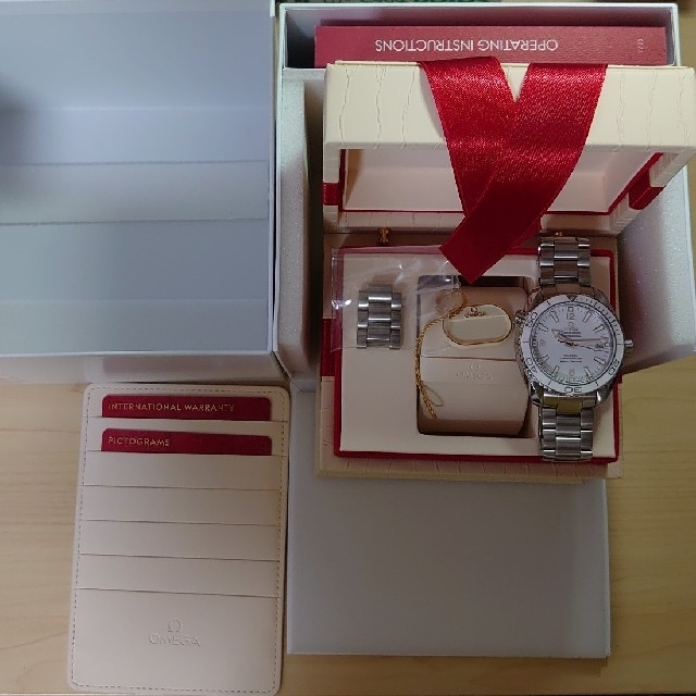 OMEGA(オメガ)のオメガ omega シーマスター プラネットオーシャン42 ホワイト ほぼ未使用 メンズの時計(腕時計(アナログ))の商品写真
