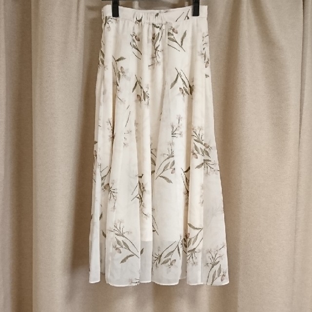 Noela(ノエラ)の☆専用です☆オフホワイト 花柄 ロングスカート レディースのスカート(ロングスカート)の商品写真