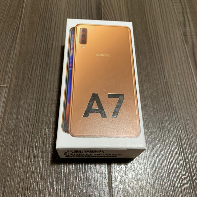 スマホ/家電/カメラ[未開封]GALAXY A7 モバイル版　ゴールド