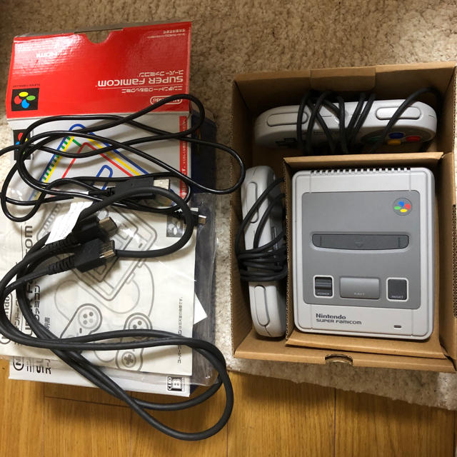 任天堂(ニンテンドウ)のスーパーファミコンミニ　本体 エンタメ/ホビーのゲームソフト/ゲーム機本体(家庭用ゲーム機本体)の商品写真