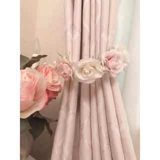 ローラアシュレイ(LAURA ASHLEY)の【美品】ローズ🌹カーテンホルダー💖(カーテン)