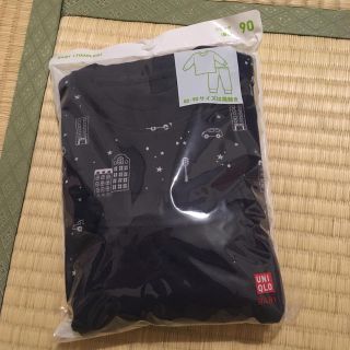 ユニクロ(UNIQLO)のユニクロ　長袖パジャマ　90サイズ(パジャマ)