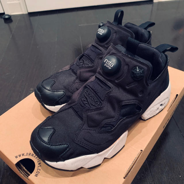 今月限定出品　Reebok インスタポンプフューリー　23.5