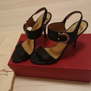 サルヴァトーレフェラガモ(Salvatore Ferragamo)の美品 フェラガモ サンダル 7c  24cm(サンダル)