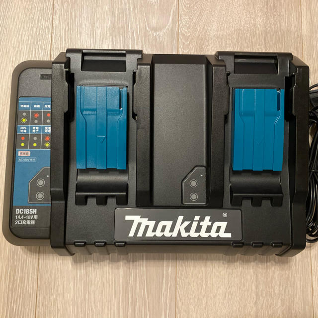 Makita(マキタ)のMakita マキタ 2口充電器 純正品です スポーツ/アウトドアの自転車(工具/メンテナンス)の商品写真