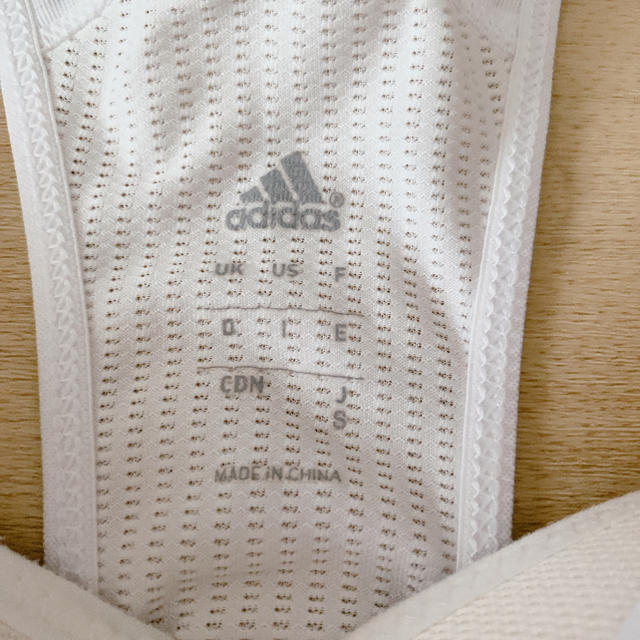 adidas(アディダス)のadidas ブラカップ付き　タンクトップ スポーツ/アウトドアのトレーニング/エクササイズ(ヨガ)の商品写真