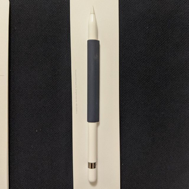 Apple(アップル)のApple Pencil（第1世代）付属品、マグネットグリップ付 スマホ/家電/カメラのPC/タブレット(PC周辺機器)の商品写真