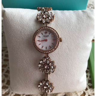 腕時計(アナログ)美品✨ケイトスペード ブレスレット 腕時計 レディース ホワイトシェル デイジー