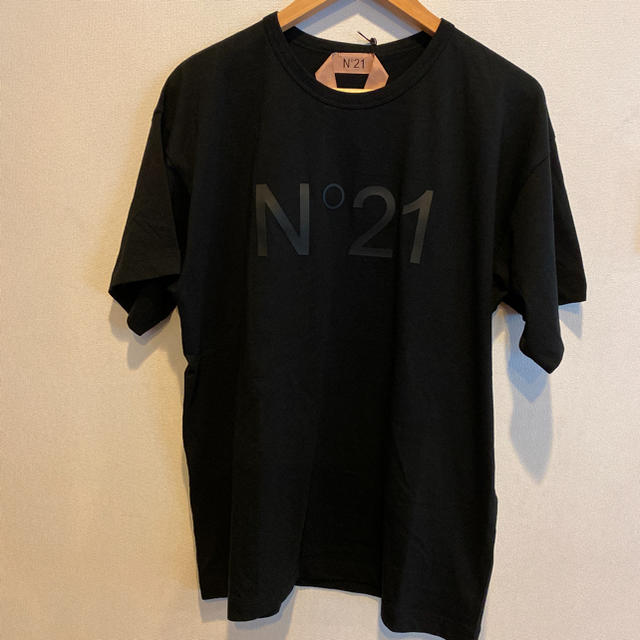 N°21(ヌメロヴェントゥーノ)の新品未使用☆NO21☆ヌメロヴェントゥーノ☆半袖38黒 レディースのトップス(Tシャツ(半袖/袖なし))の商品写真