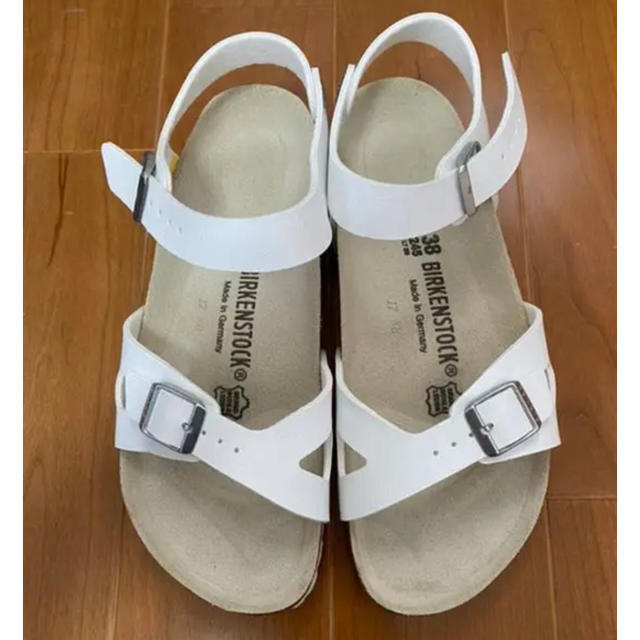 BIRKENSTOCK(ビルケンシュトック)の未使用 ビルケンシュトックサンダル 38 Rio 24.5cm ホワイト レディースの靴/シューズ(サンダル)の商品写真