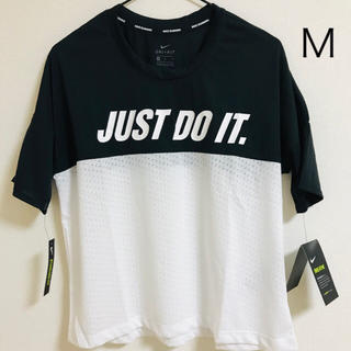 ナイキ(NIKE)の新品　ブラック　Mサイズ　 NIKE  レディース マラソン　Tシャツ(Tシャツ(半袖/袖なし))