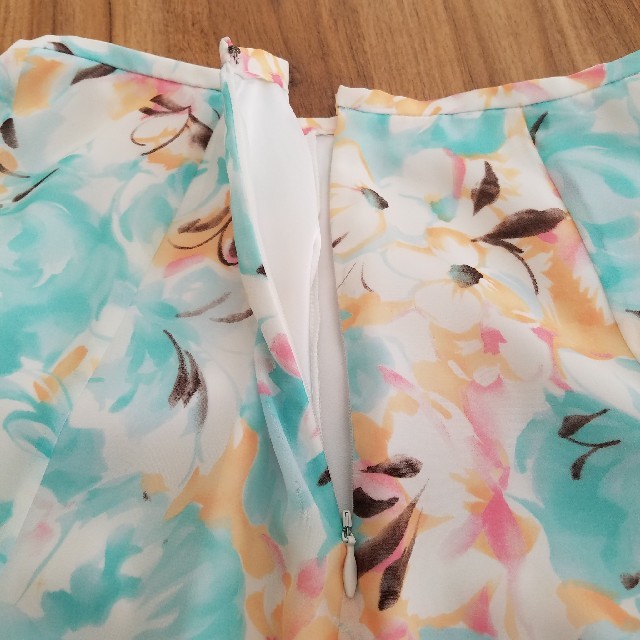 LAUTREAMONT(ロートレアモン)の花柄フレアスカート レディースのスカート(ひざ丈スカート)の商品写真