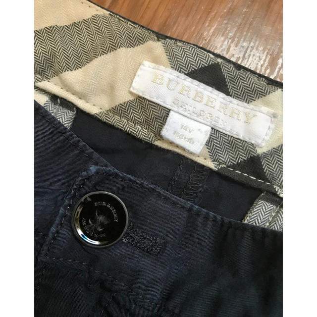 BURBERRY(バーバリー)のバーバリー  チノパン　パンツ　164cm 14y キッズ/ベビー/マタニティのキッズ服男の子用(90cm~)(パンツ/スパッツ)の商品写真