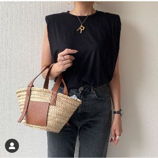 エイチアンドエム(H&M)の【H&M】ショルダーパッドTシャツ☆ブラック(Mサイズ)(Tシャツ(半袖/袖なし))