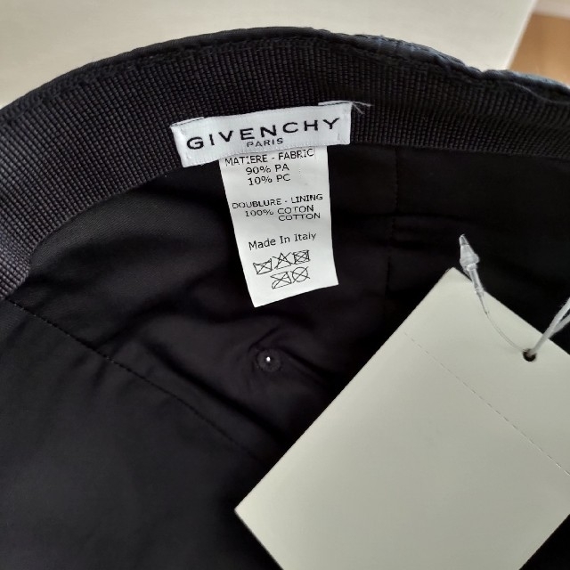 GIVENCHY(ジバンシィ)の新品タグ付き！GIVENCHYメンズ Paris 帽子 キャップ ブラック メンズの帽子(キャップ)の商品写真