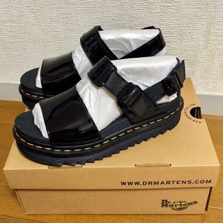 ドクターマーチン(Dr.Martens)のDr.Martens ドクターマーチン　VOSS パテントレザー　サンダル(サンダル)