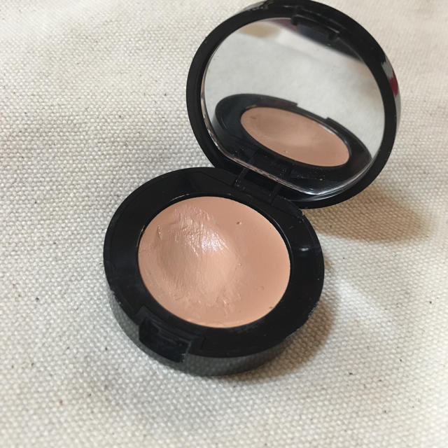 BOBBI BROWN(ボビイブラウン)のボビイブラウン クリーミーコンシーラー サンド bobbi brown コスメ/美容のベースメイク/化粧品(コンシーラー)の商品写真