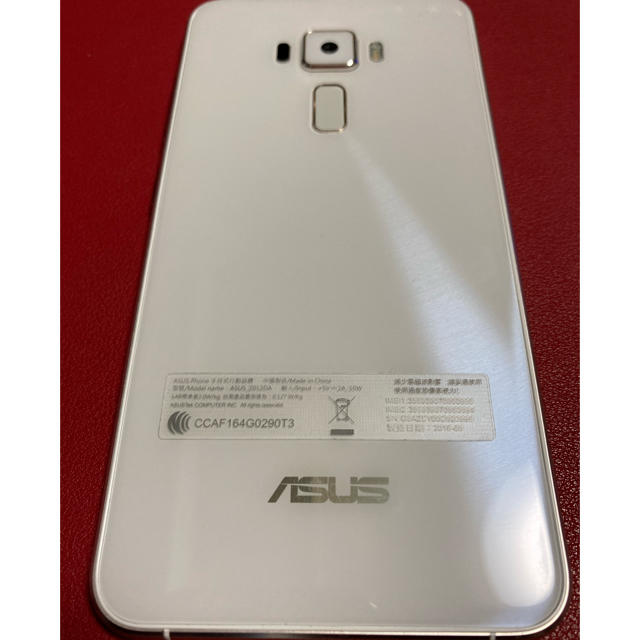 ASUS(エイスース)のZenFone 3 (ZE552KL) White スマホ/家電/カメラのスマートフォン/携帯電話(スマートフォン本体)の商品写真