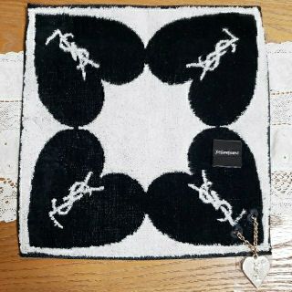 サンローラン(Saint Laurent)のイヴサンローラン タオルハンカチ チャーム付き 新品(ハンカチ)